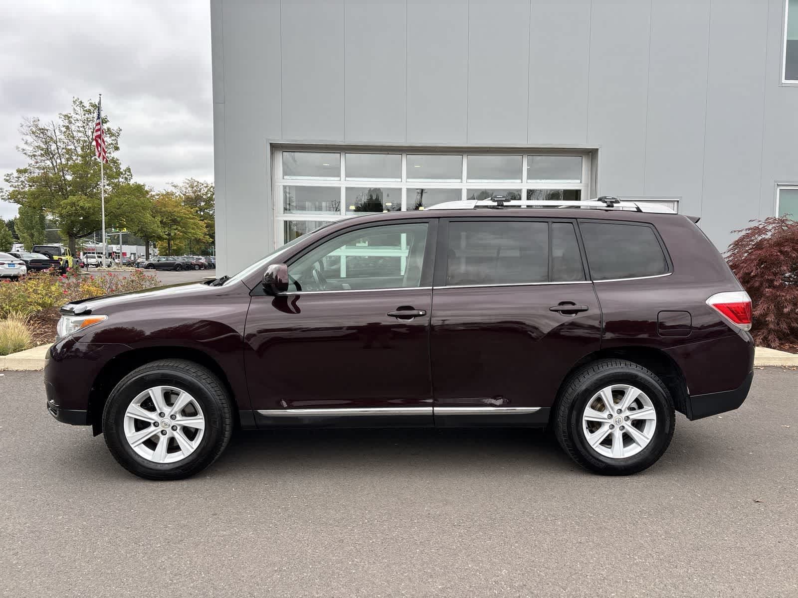 Used 2013 Toyota Highlander 4WD w/ Cold Weather Pkg image 2
