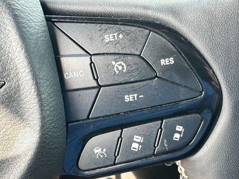 Used 2024 Chrysler Pacifica Limited image 21