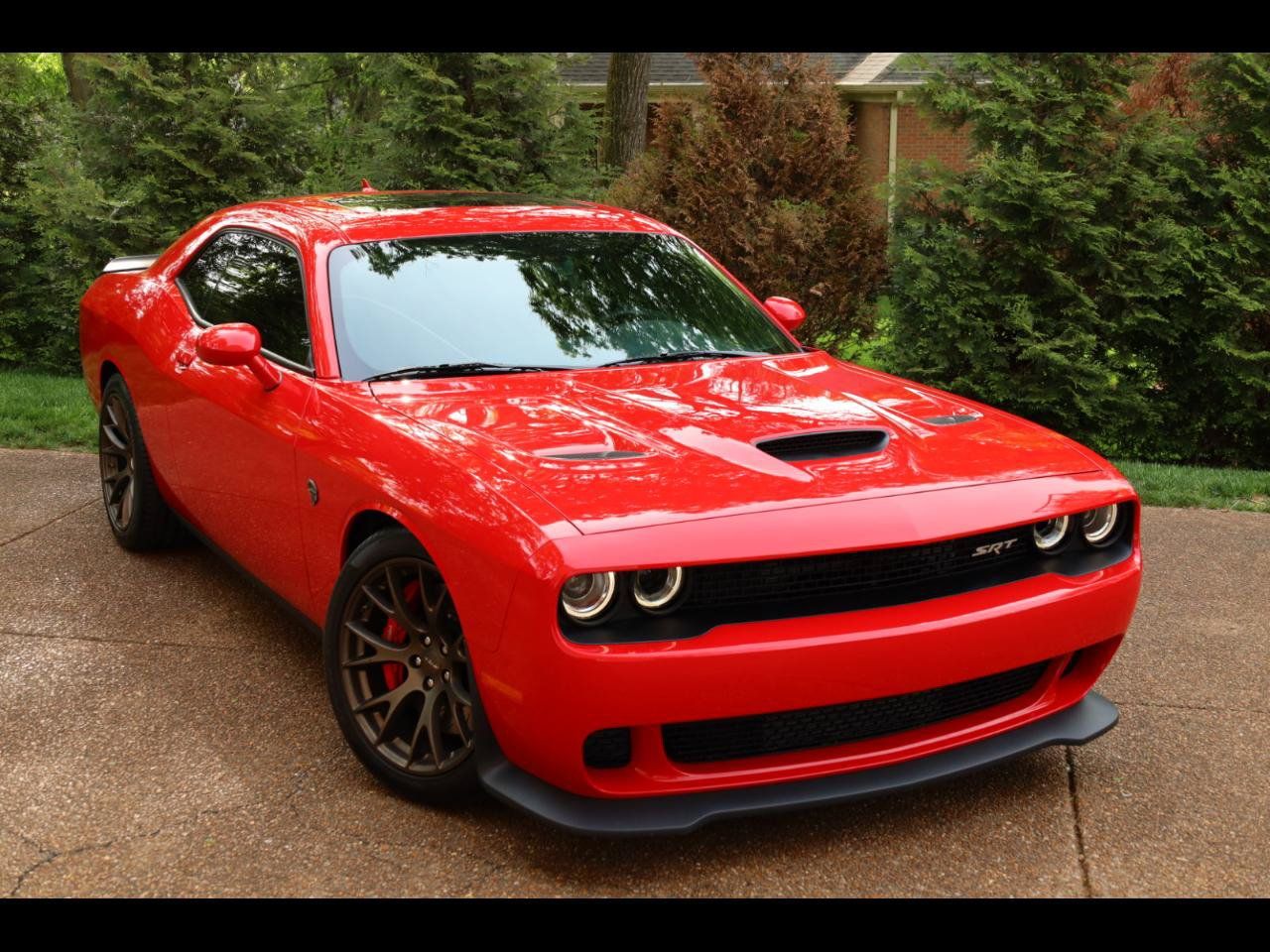 Used 2017 Dodge Challenger SRT Hellcat RWD image 2