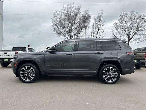 Used 2023 Jeep Grand Cherokee L Overland w/ Luxury Tech Group IV image 2