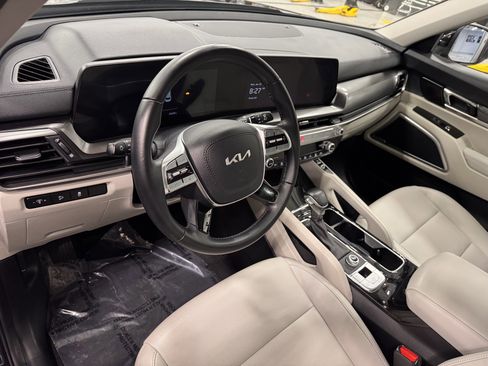 Certified 2024 Kia Telluride S w/ S Sunroof Package image 18