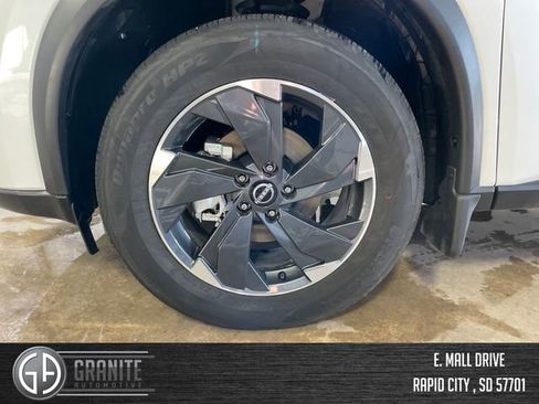 Used 2024 Nissan Rogue SV w/ SV Premium Package image 27