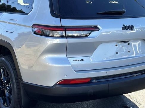 New 2025 Jeep Grand Cherokee L Altitude image 5