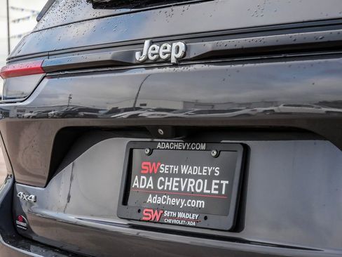 Used 2022 Jeep Grand Cherokee Limited AWD/4WD image 10