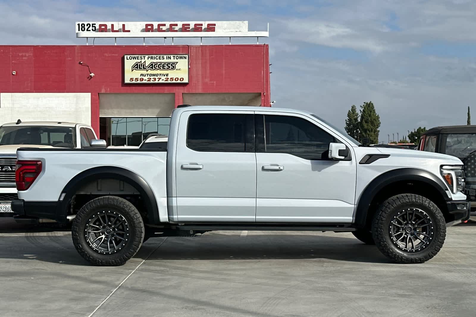 Used 2025 Ford F150 Raptor w/ Equipment Group 803A Raptor R AWD/4WD image 9