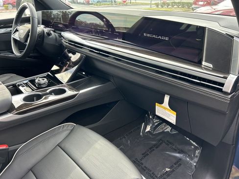 New 2026 Cadillac Escalade Luxury w/ Touring Package image 12