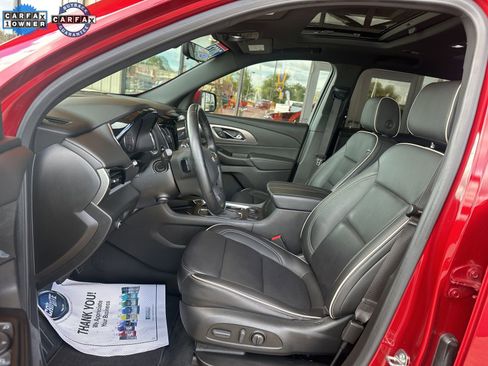 Used 2023 Chevrolet Traverse Premier FWD image 18