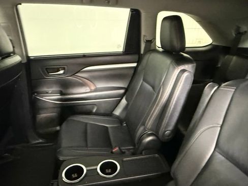 Used 2019 Toyota Highlander XLE FWD image 38