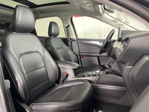 Used 2022 Ford Escape Titanium image 34