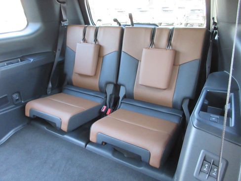 Used 2026 Lexus GX 550 w/ Accessory Package (2T) image 21