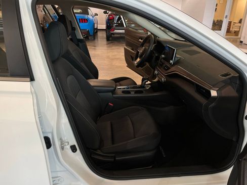 Used 2025 Nissan Altima 2.5 SV image 35