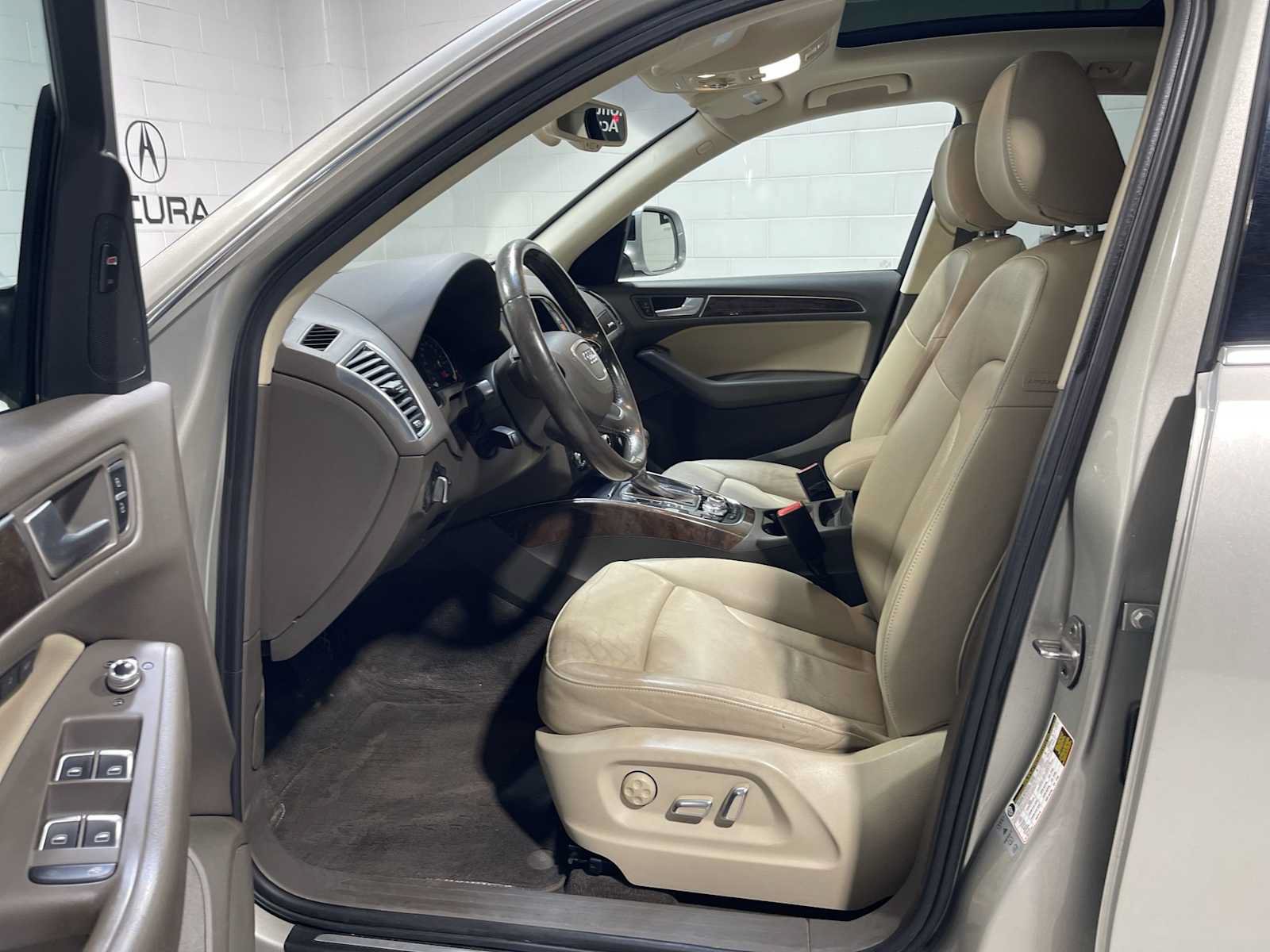Used 2015 Audi Q5 2.0T Premium Plus w/ Technology Package AWD/4WD image 2