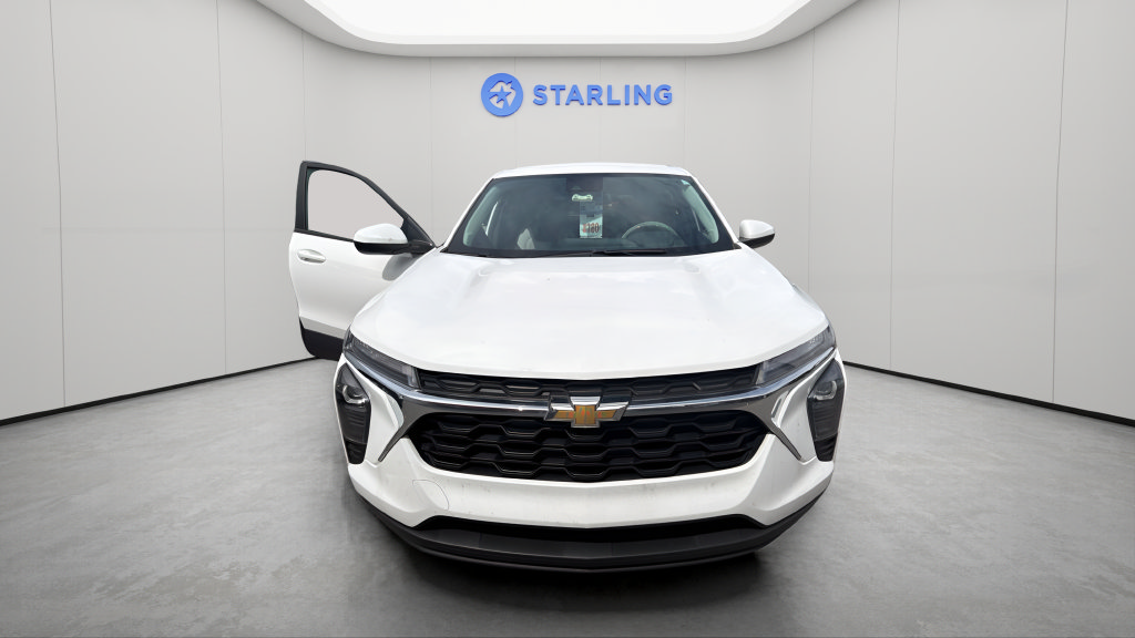 Used 2024 Chevrolet Trax LS w/ LS Convenience Package FWD image 5
