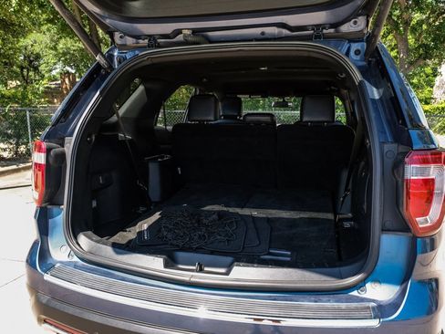 Used 2018 Ford Explorer XLT w/ Equipment Group 202A FWD image 62