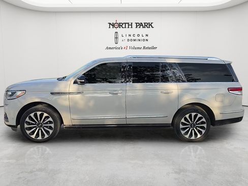 Used 2024 Lincoln Navigator L Reserve AWD/4WD image 2