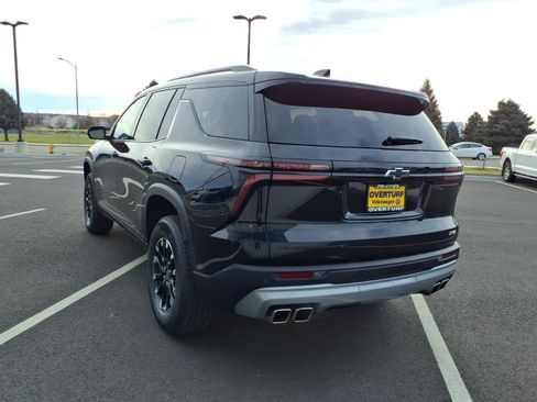 Used 2024 Chevrolet Traverse Z71 image 3