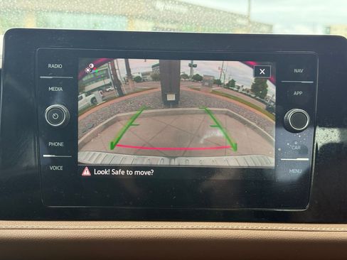 Used 2025 Volkswagen Jetta SEL FWD image 26