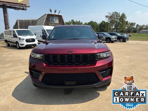 Certified 2024 Jeep Grand Cherokee Altitude RWD image 2
