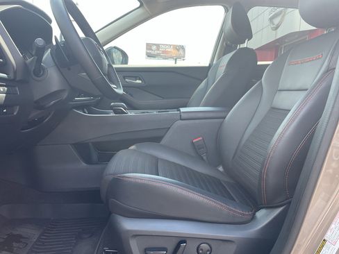 Certified 2025 Nissan Rogue SV image 10