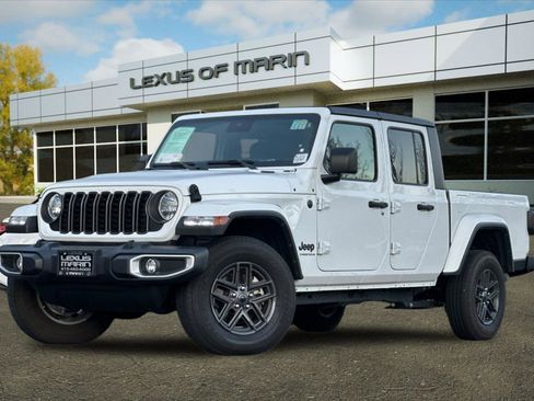 Used 2024 Jeep Gladiator Sport image 1