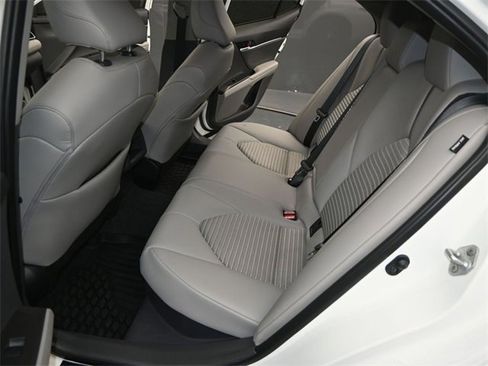 Used 2024 Toyota Camry SE image 12