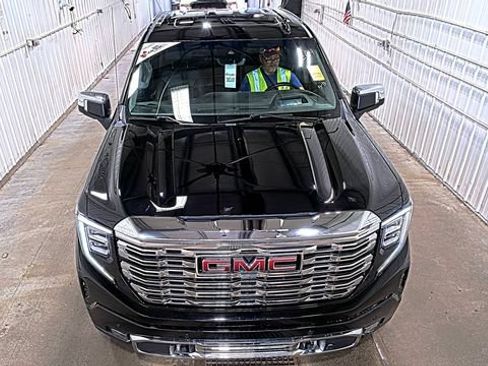Used 2025 GMC Sierra 1500 Denali w/ Denali Reserve Package AWD/4WD image 2