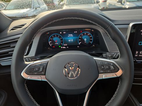 New 2026 Volkswagen Atlas Cross Sport SE image 9