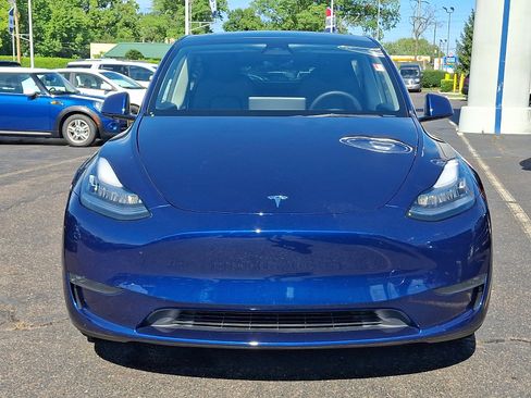 Used 2023 Tesla Model Y Long Range AWD/4WD image 2