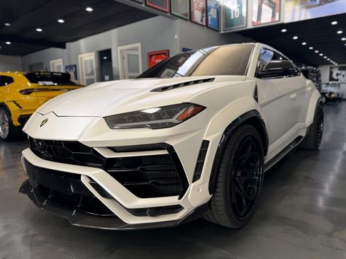 Used 2019 Lamborghini Urus AWD/4WD image 1
