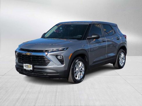 Used 2025 Chevrolet TrailBlazer LS image 4