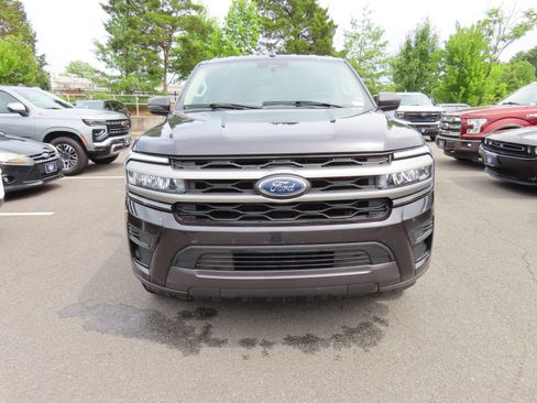 Used 2024 Ford Expedition Max XLT AWD/4WD image 2