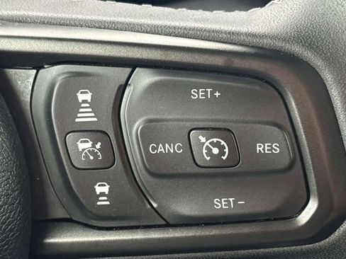 Used 2025 Jeep Wrangler Unlimited Rubicon AWD/4WD image 13