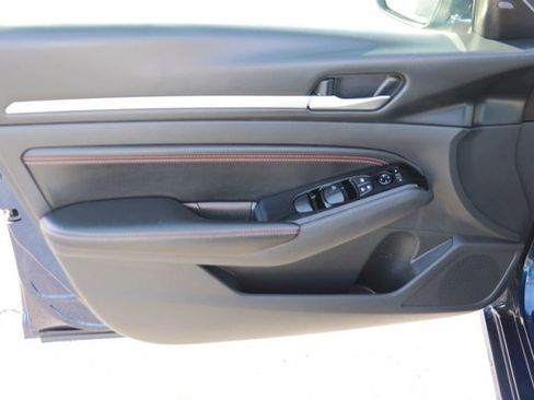 Used 2023 Nissan Altima 2.5 SR image 8