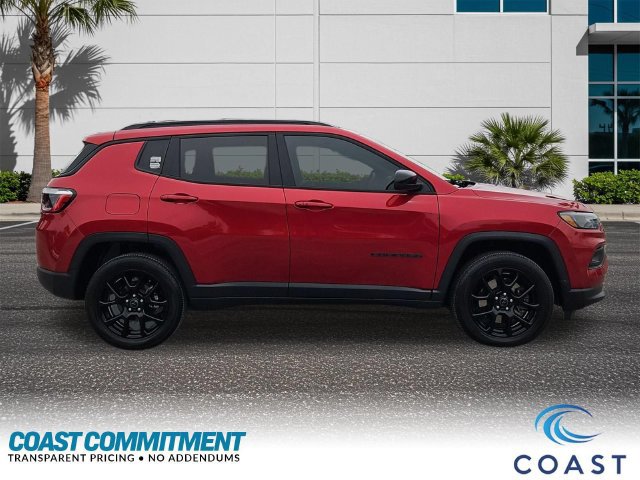 Used 2025 Jeep Compass Latitude w/ Altitude Special Edition AWD/4WD image 5