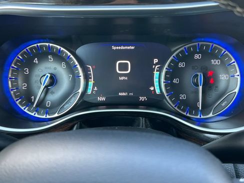 Used 2024 Chrysler Pacifica Limited w/ Uconnect Theater Family Group AWD/4WD image 24