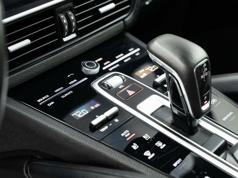 Used 2022 Porsche Cayenne Platinum Edition AWD/4WD image 12