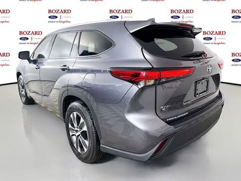 Used 2022 Toyota Highlander XLE image 6
