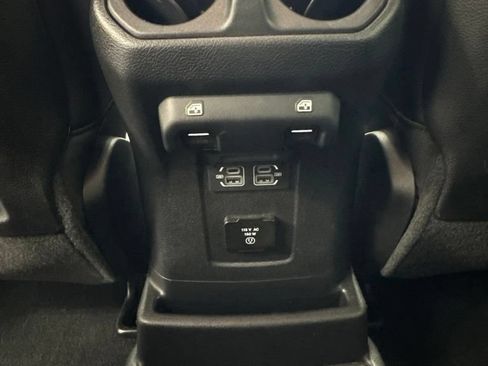 Used 2022 Jeep Wrangler Unlimited Rubicon w/ LED Lighting Group AWD/4WD image 29