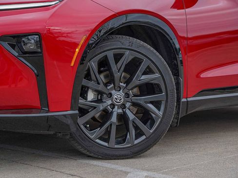 Used 2025 Toyota Crown Signia image 2