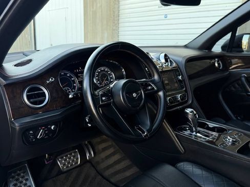 Used 2017 Bentley Bentayga AWD/4WD image 10
