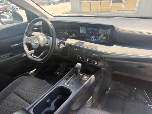 Used 2025 Nissan Kicks SV FWD image 18