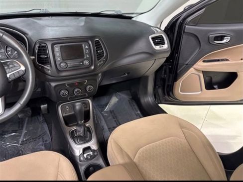 Used 2018 Jeep Compass Sport FWD image 21