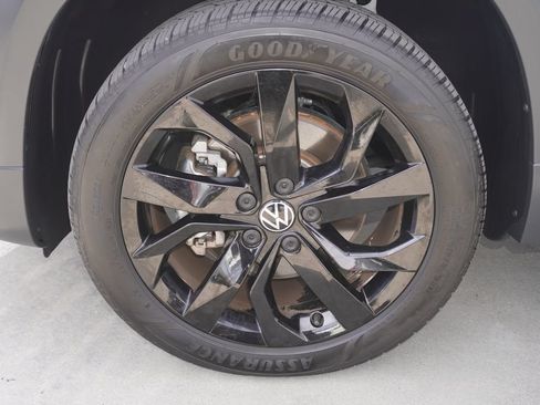 Used 2022 Volkswagen Taos SE FWD image 25