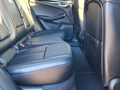Used 2023 Porsche Macan AWD/4WD image 11