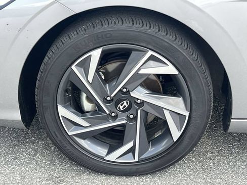 Certified 2025 Hyundai Elantra Sport FWD image 32
