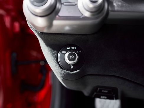 Used 2018 Ferrari 812 Superfast Base image 50