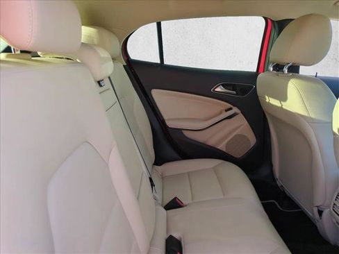 Used 2018 Mercedes-Benz GLA 250 image 19