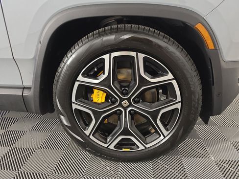 Used 2023 Rivian R1S Adventure AWD/4WD image 11