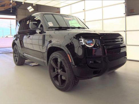 Used 2023 Land Rover Defender 110 V8 AWD/4WD image 4