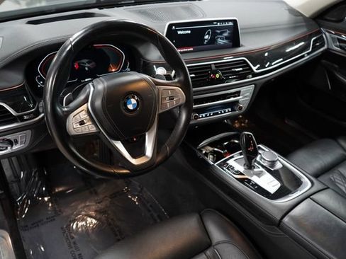 Used 2022 BMW 750i xDrive w/ Luxury Rear Seating Package AWD/4WD image 11